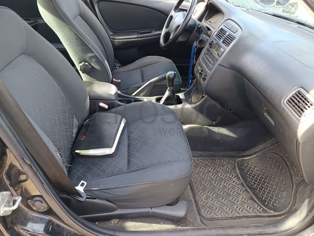 Toyota Avensis 2.0D · Ano 2002