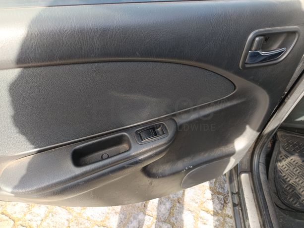 Toyota Avensis 2.0D · Ano 2002