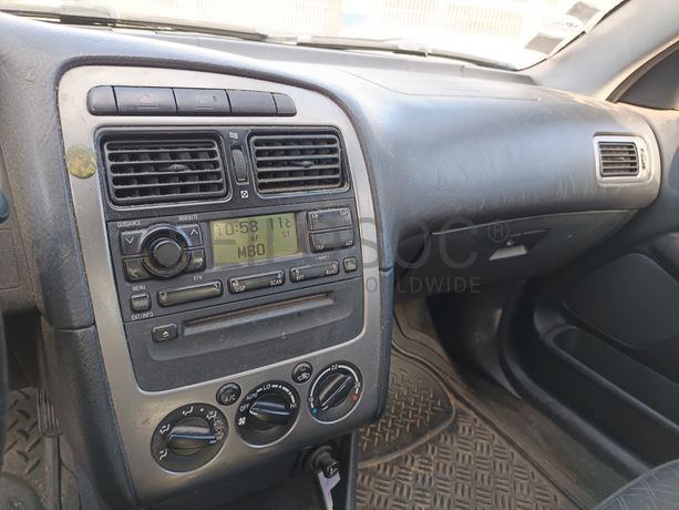 Toyota Avensis 2.0D · Ano 2002