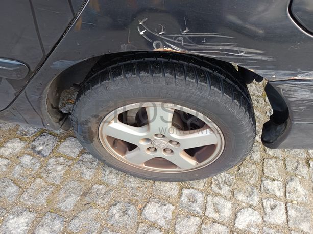 Toyota Avensis 2.0D · Ano 2002