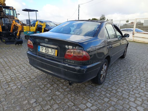 Toyota Avensis 2.0D · Ano 2002