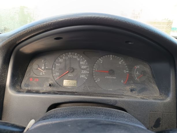 Toyota Avensis 2.0D · Ano 2002