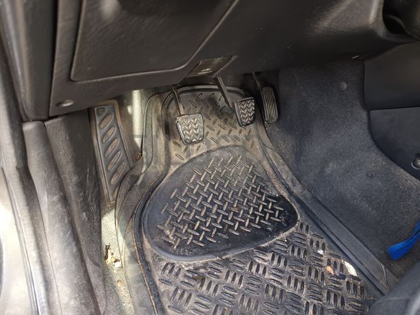 Toyota Avensis 2.0D · Ano 2002