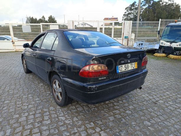 Toyota Avensis 2.0D · Ano 2002