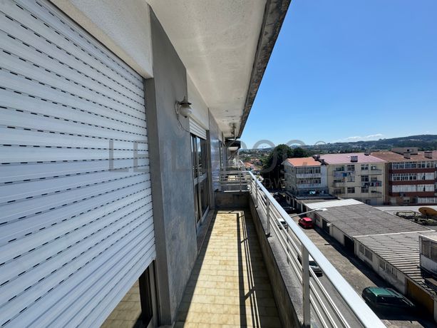 Apartamento T2 + Garagem · Maia