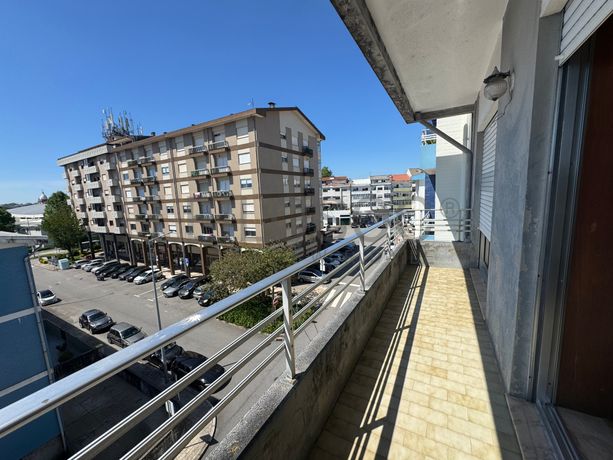 Apartamento T2 + Garagem · Maia