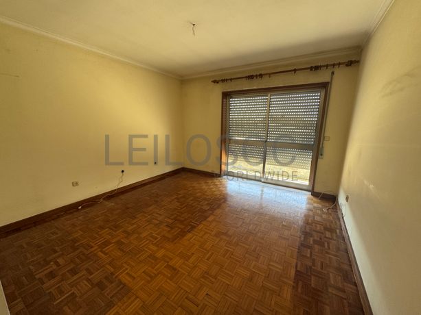 Apartamento T2 + Garagem · Maia