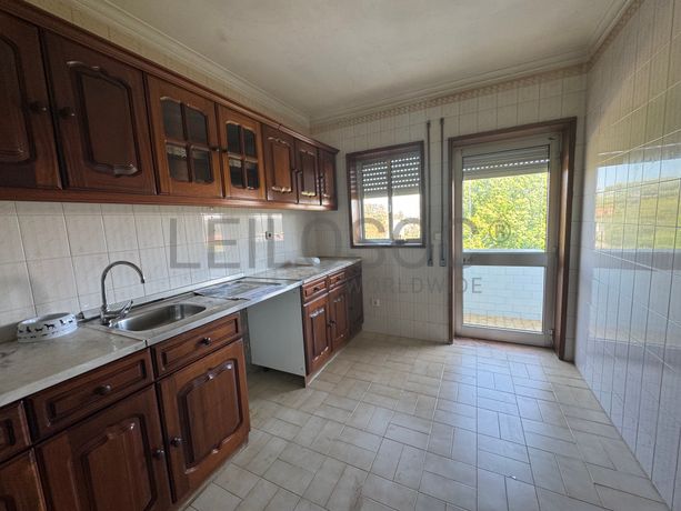 Apartamento T2 + Garagem · Maia