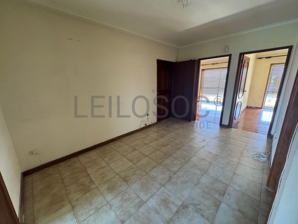 Apartamento T2 + Garagem · Maia