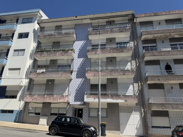 Apartamento T2 + Garagem · Maia