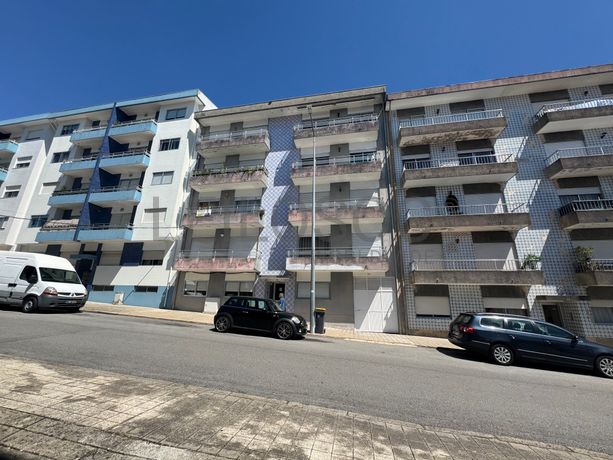 Apartamento T2 + Garagem · Maia