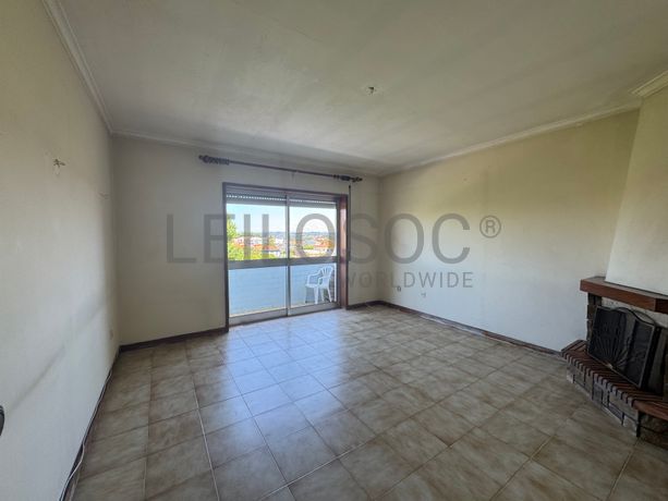 Apartamento T2 + Garagem · Maia