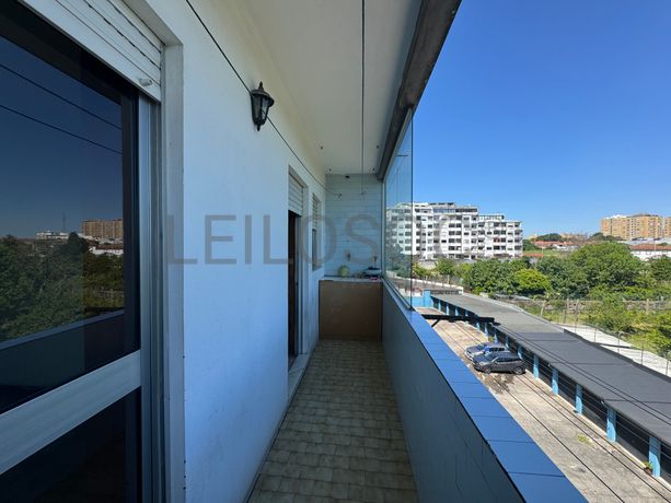 Apartamento T2 + Garagem · Maia