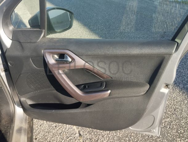 Peugeot 2008 · Ano 2014