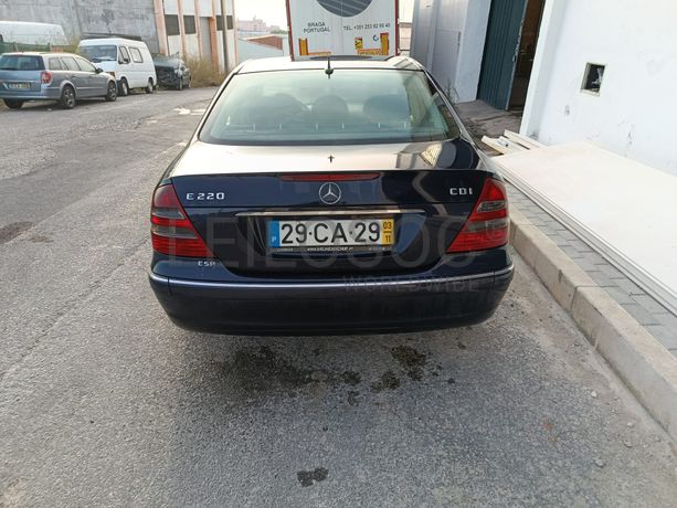 Mercedes-Benz E 220 CDi · Ano 2003