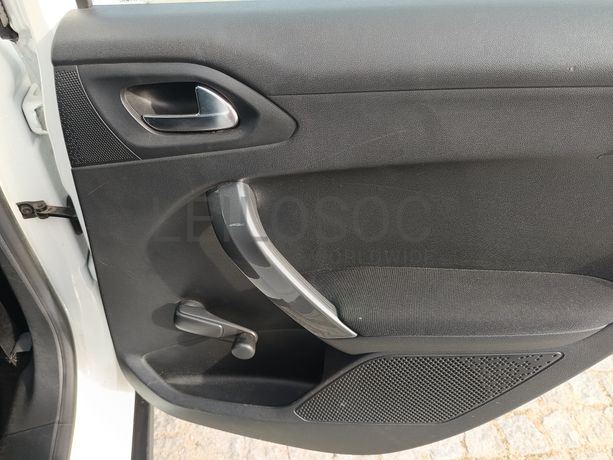 Peugeot 2008 · Ano 2018