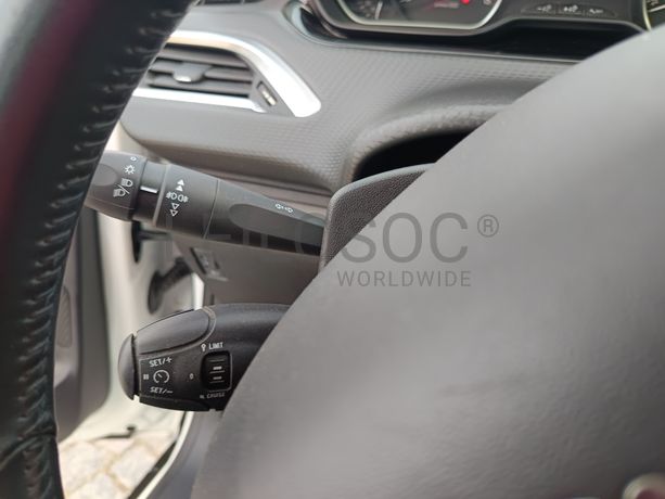 Peugeot 2008 · Ano 2018