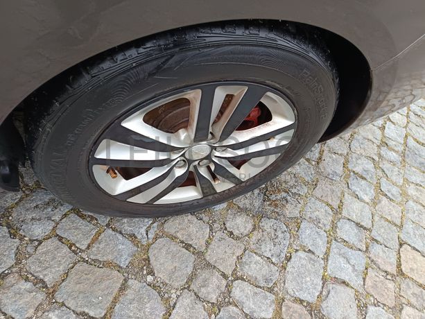 Peugeot 308 · Ano 2015