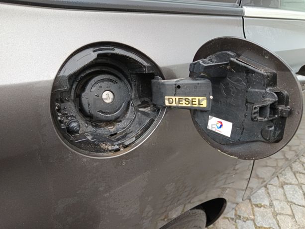 Peugeot 308 · Ano 2015