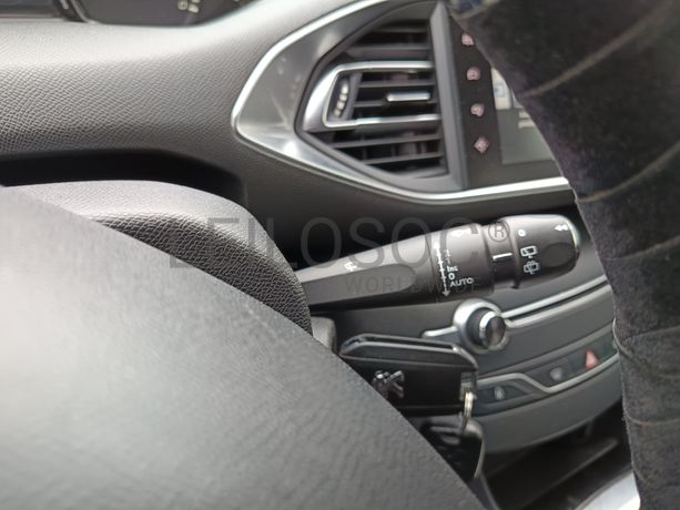 Peugeot 308 · Ano 2015