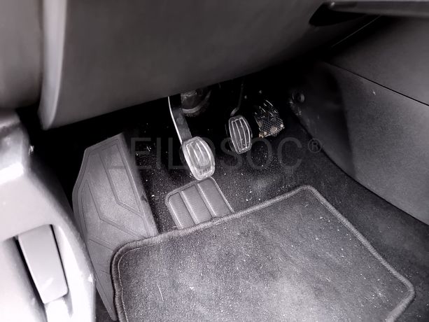 Peugeot 308 · Ano 2015