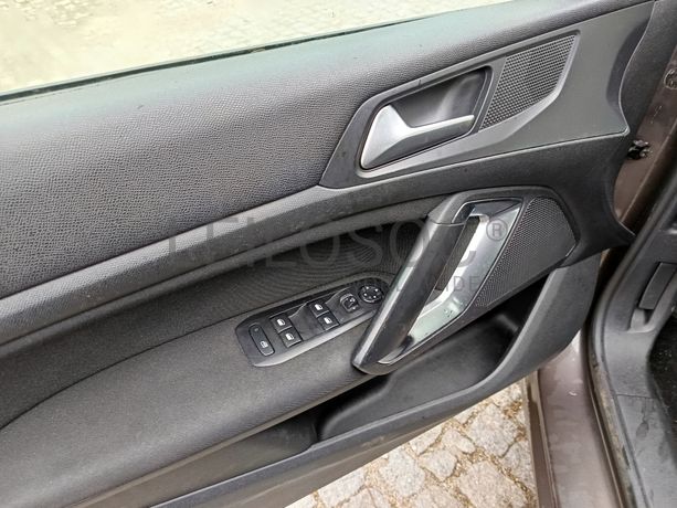 Peugeot 308 · Ano 2015