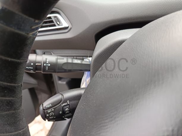 Peugeot 308 · Ano 2015