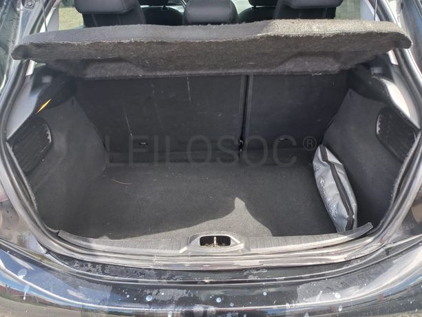 Peugeot 208 · Ano 2018