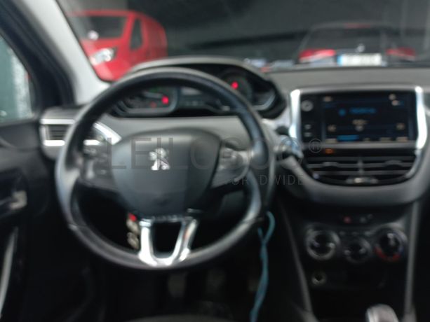 Peugeot 208 · Ano 2018