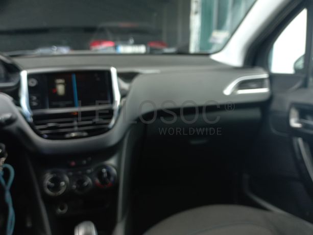Peugeot 208 · Ano 2018