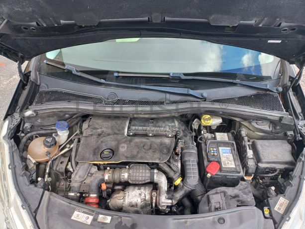 Peugeot 208 · Ano 2018