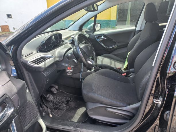 Peugeot 208 · Ano 2018