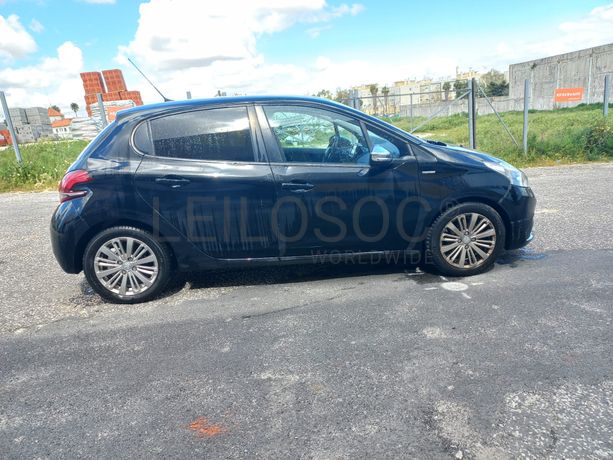 Peugeot 208 · Ano 2018