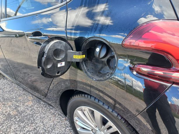 Peugeot 208 · Ano 2018