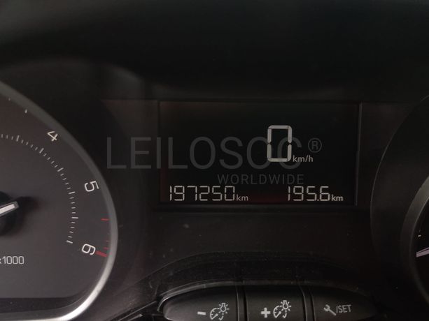 Peugeot 208 · Ano 2018