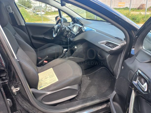 Peugeot 208 · Ano 2018