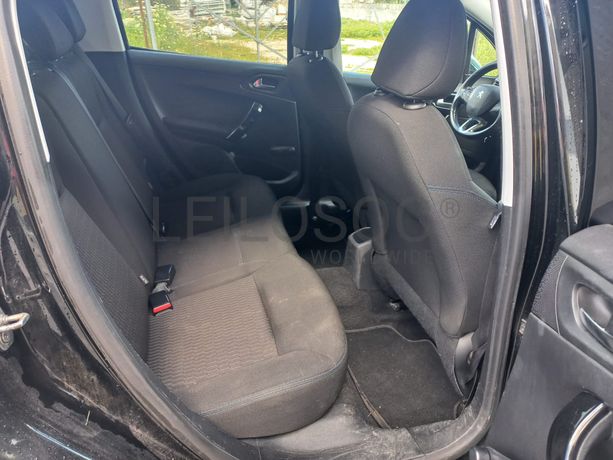 Peugeot 208 · Ano 2018