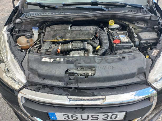 Peugeot 208 · Ano 2018