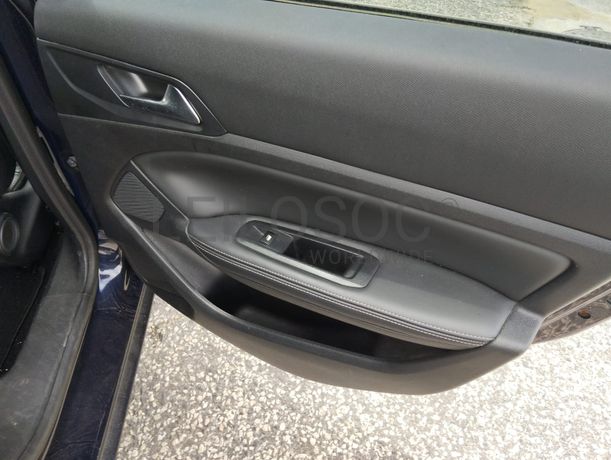 Peugeot 308 · Ano 2018