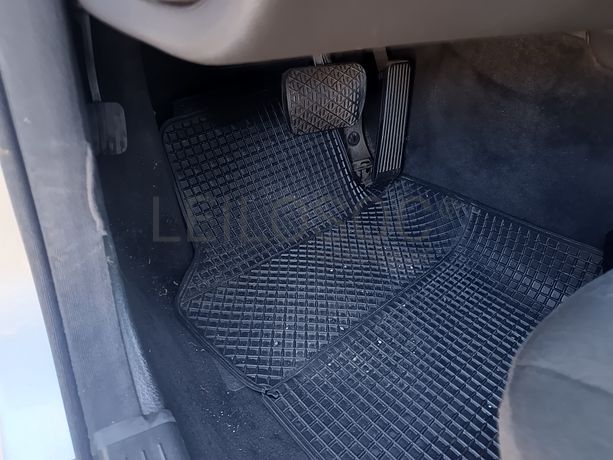 Mercedes-Benz C220 · Ano 2004