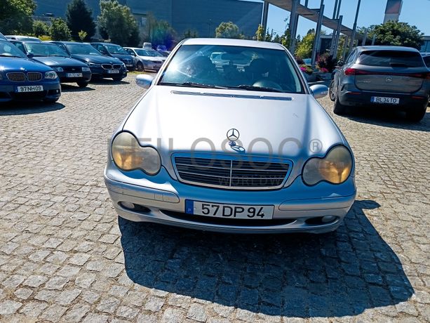 Mercedes-Benz C220 · Ano 2004