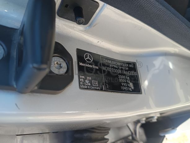 Mercedes-Benz C220 · Ano 2004