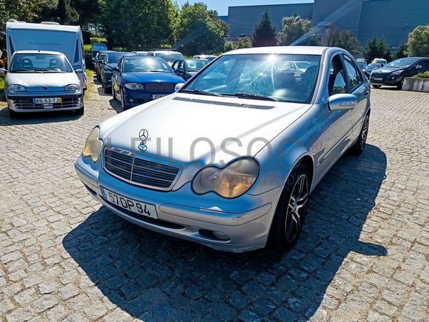 Mercedes-Benz C220 · Ano 2004