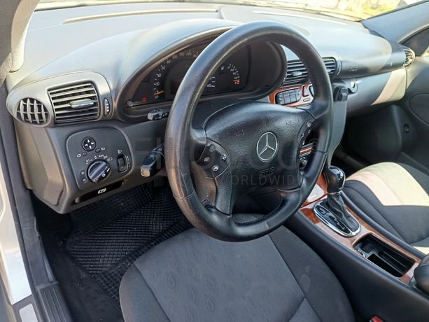 Mercedes-Benz C220 · Ano 2004