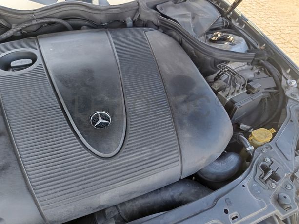 Mercedes-Benz C220 · Ano 2004