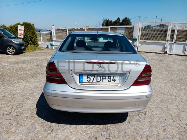 Mercedes-Benz C220 · Ano 2004
