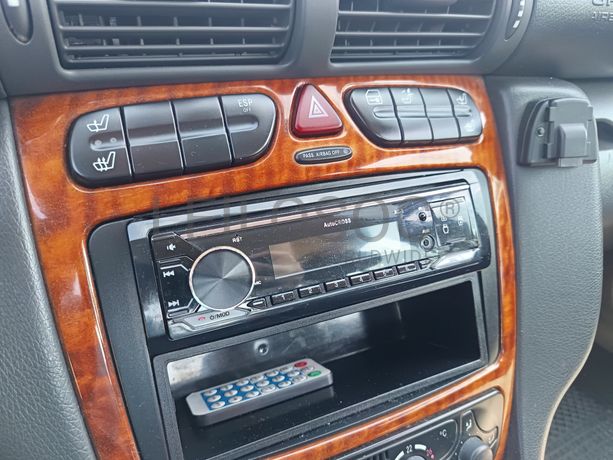 Mercedes-Benz C220 · Ano 2004