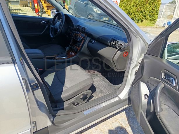 Mercedes-Benz C220 · Ano 2004