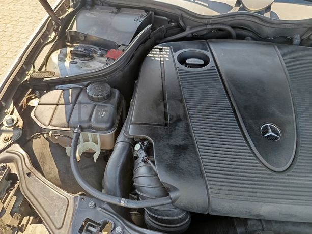 Mercedes-Benz C220 · Ano 2004