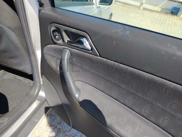 Mercedes-Benz C220 · Ano 2004